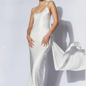 Meshki KAILEY Low Back Maxi Dress With Detachable Bow Train